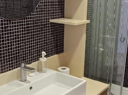 واحه مدرن لارا تورنگار