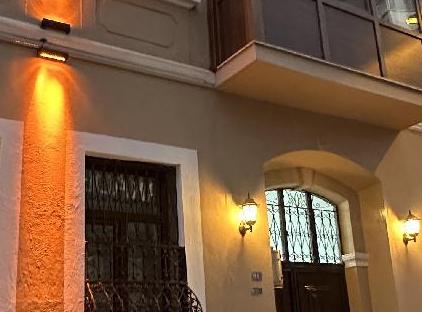 خانه تاریخی بزرگ واقع در مرکز شهر تورنگار