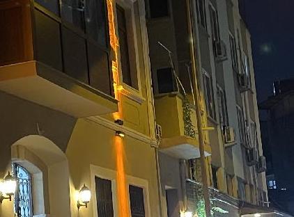 خانه تاریخی بزرگ واقع در مرکز شهر تورنگار