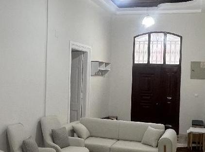 خانه تاریخی بزرگ واقع در مرکز شهر تورنگار