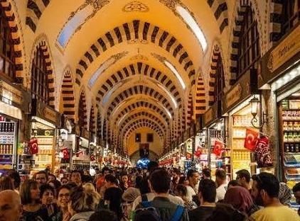 خانه بزرگ مرکزی، ۵ دقیقه پیاده‌روی تا شهر قدیمی تورنگار