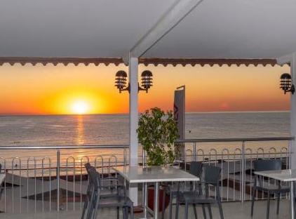 Armas Beach Hotel تورنگار