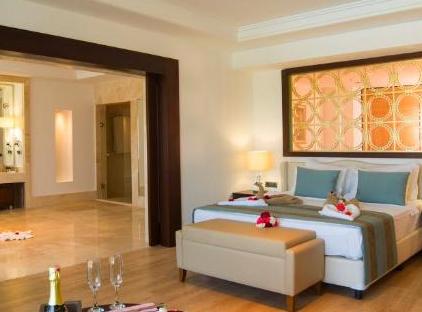 Amara Premier Palace Hotel تورنگار
