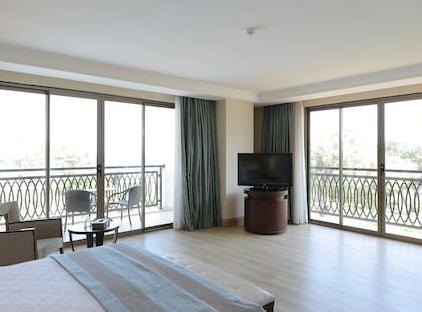 Amara Premier Palace Hotel تورنگار
