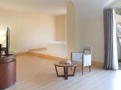 Amara Premier Palace Hotel تورنگار