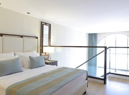 Amara Premier Palace Hotel تورنگار