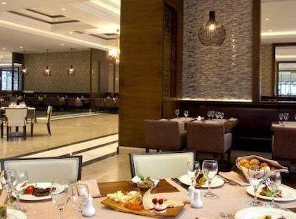 Amara Premier Palace Hotel تورنگار