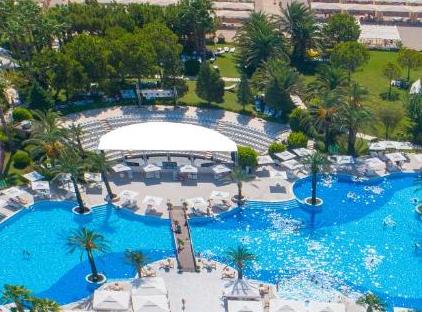 Queen's Park Rai Premium Tekirova تورنگار