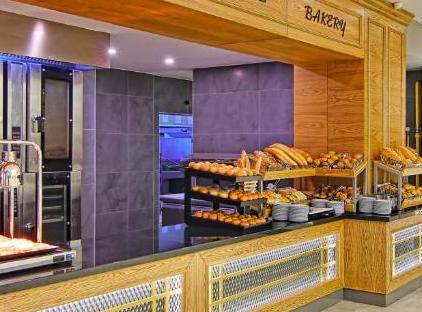 Queen's Park Rai Premium Tekirova تورنگار