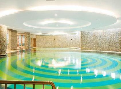 Rox Royal Hotel تورنگار