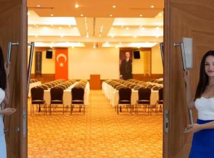 Rox Royal Hotel تورنگار