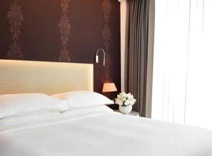 Rox Royal Hotel تورنگار