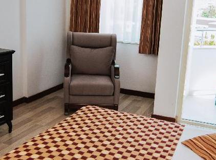 Rox Royal Hotel تورنگار