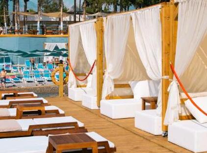 Rox Royal Hotel تورنگار