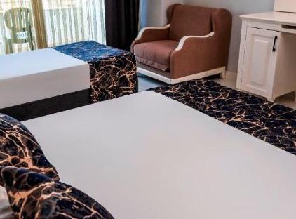 Rox Royal Hotel تورنگار