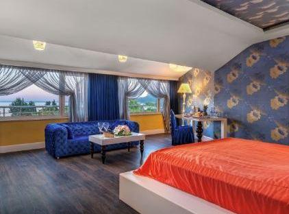Rox Royal Hotel تورنگار