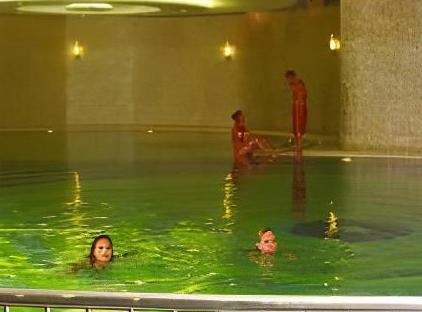 Rox Royal Hotel تورنگار