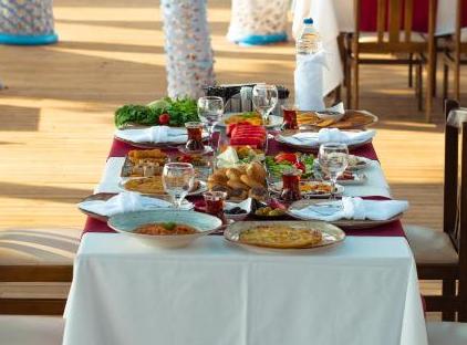 Rox Royal Hotel تورنگار