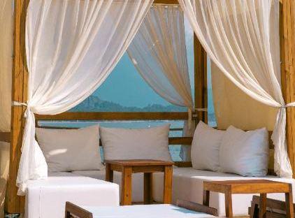 Rox Royal Hotel تورنگار
