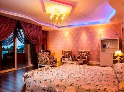 Rox Royal Hotel تورنگار