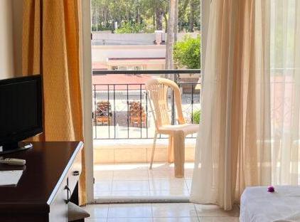 Imeros Hotel تورنگار