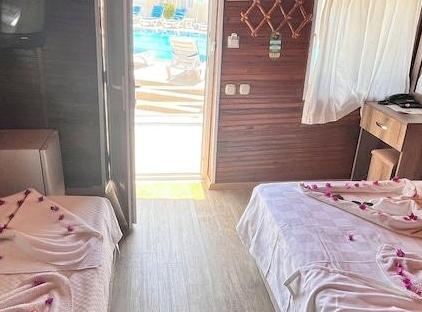 Imeros Hotel تورنگار