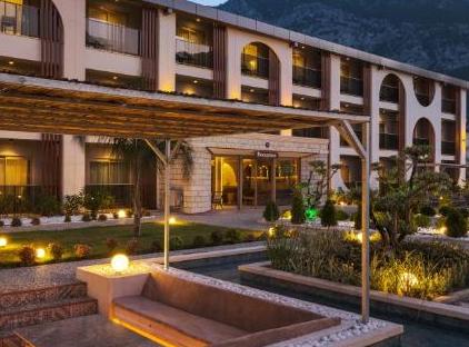 Monk Resort Hotel  تورنگار