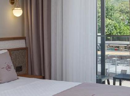 Monk Resort Hotel  تورنگار