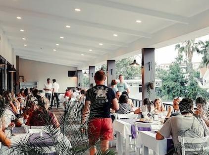 Istanbul Beach Hotel                                                                        تورنگار