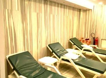 Istanbul Beach Hotel                                                                        تورنگار