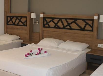 Istanbul Beach Hotel                                                                        تورنگار