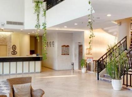 Golden Lotus Hotel تورنگار