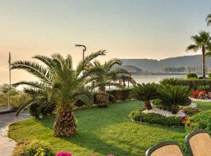 Golden Lotus Hotel تورنگار