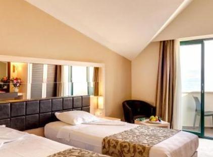 Golden Lotus Hotel تورنگار