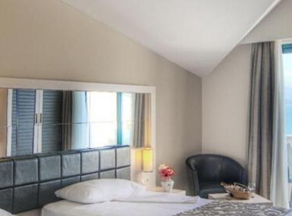 Golden Lotus Hotel تورنگار