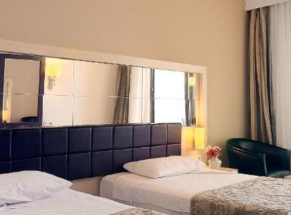 Golden Lotus Hotel تورنگار