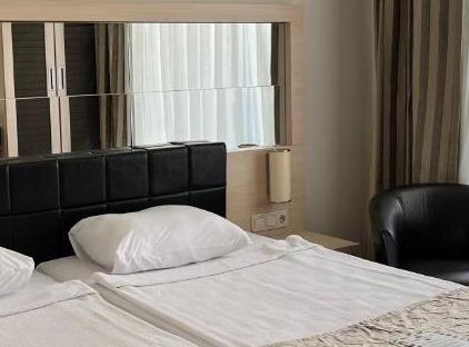 Golden Lotus Hotel تورنگار