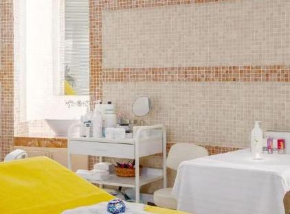 Golden Lotus Hotel تورنگار