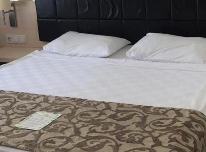 Golden Lotus Hotel تورنگار