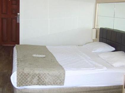 Golden Lotus Hotel تورنگار