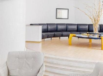 Golden Lotus Hotel تورنگار