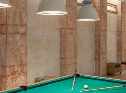 Golden Lotus Hotel تورنگار