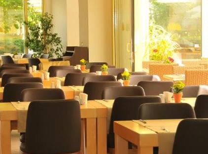 Golden Lotus Hotel تورنگار