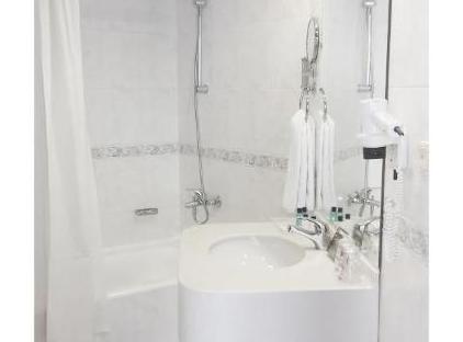 Golden Lotus Hotel تورنگار