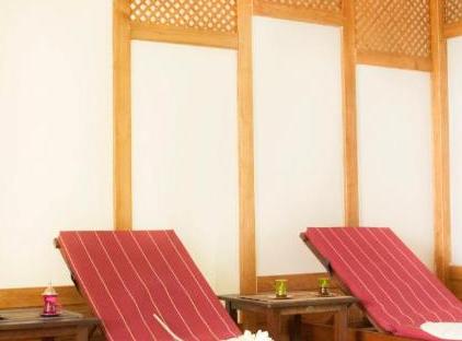 Golden Lotus Hotel تورنگار