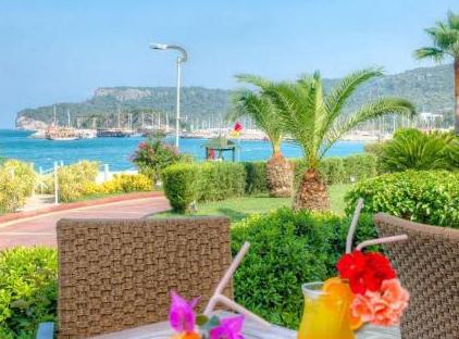 Golden Lotus Hotel تورنگار