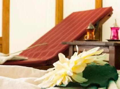 Golden Lotus Hotel تورنگار