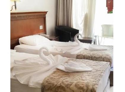 Golden Lotus Hotel تورنگار