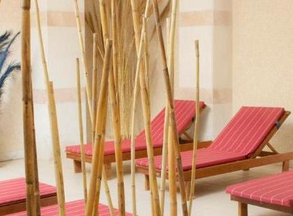 Golden Lotus Hotel تورنگار