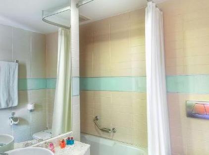 Golden Lotus Hotel تورنگار
